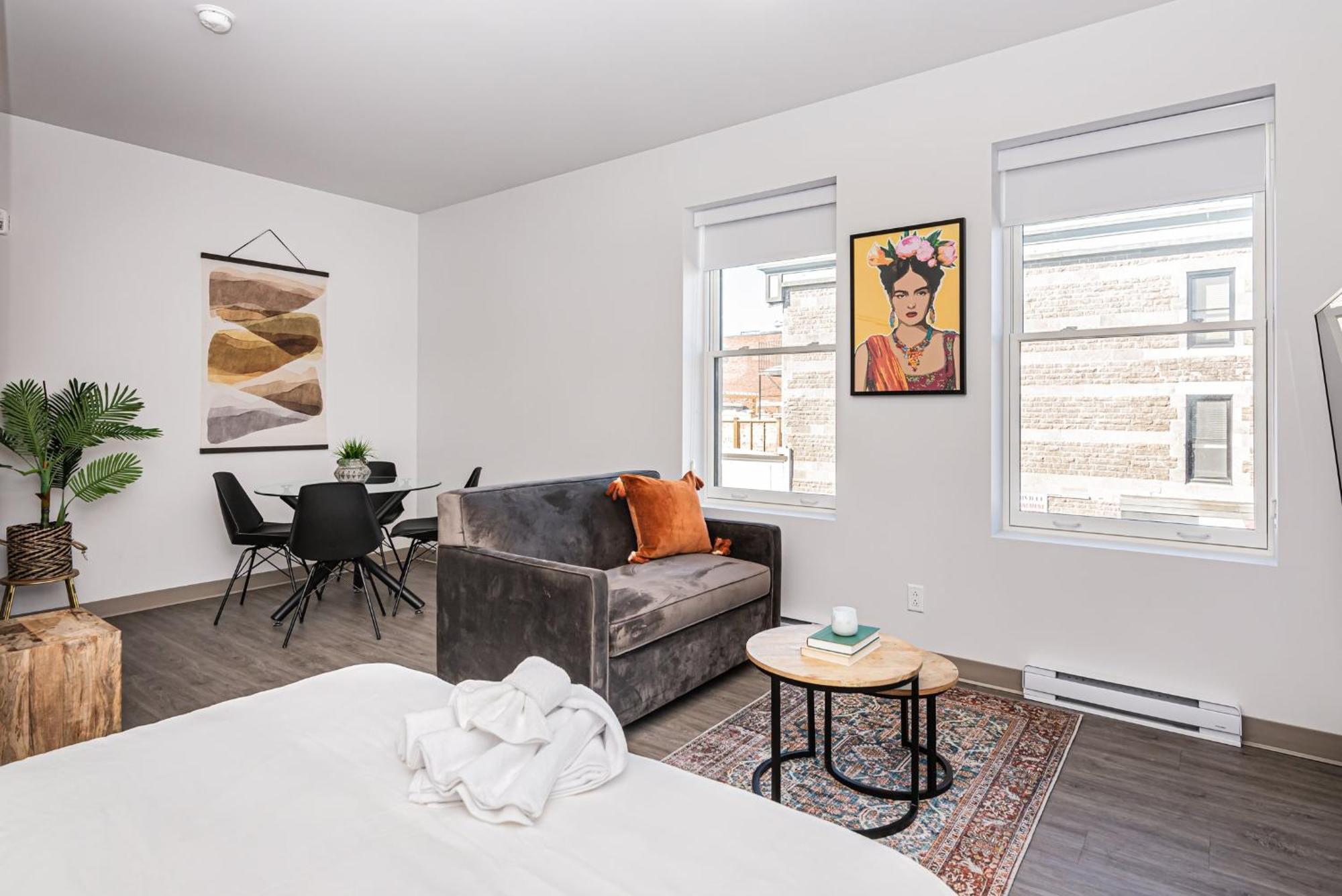 Wonderful New Close To Mount Royal By Den Apartment
