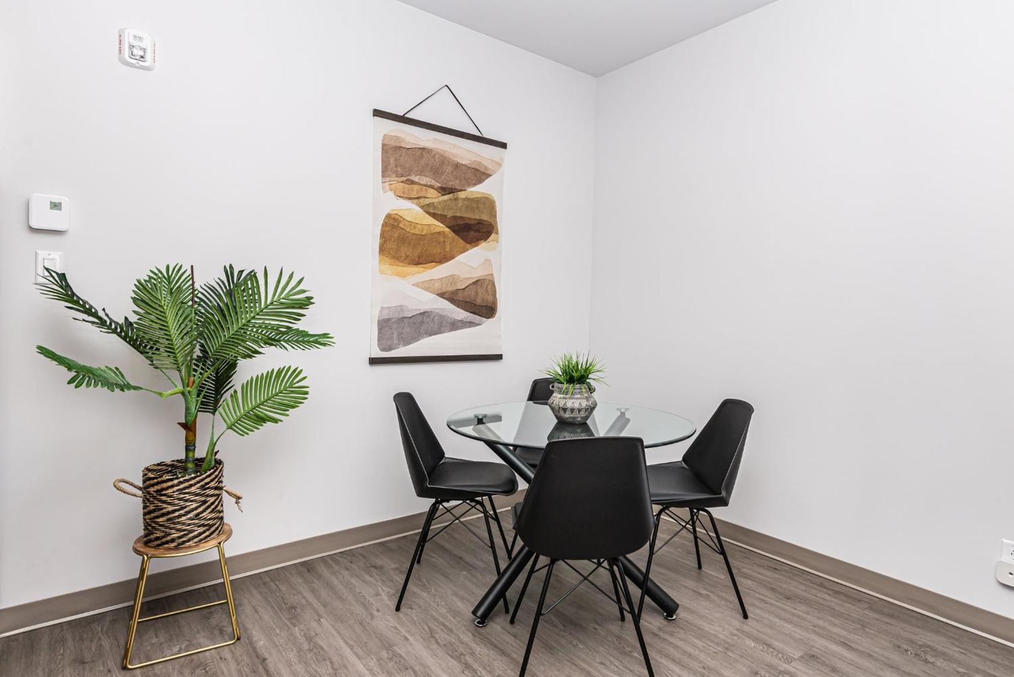Apartment Wonderful New Close To Mount Royal By Den *