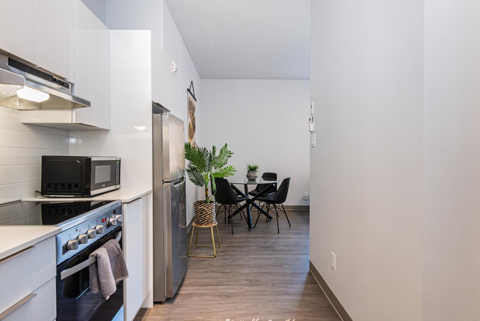 Wonderful New Close To Mount Royal By Den *