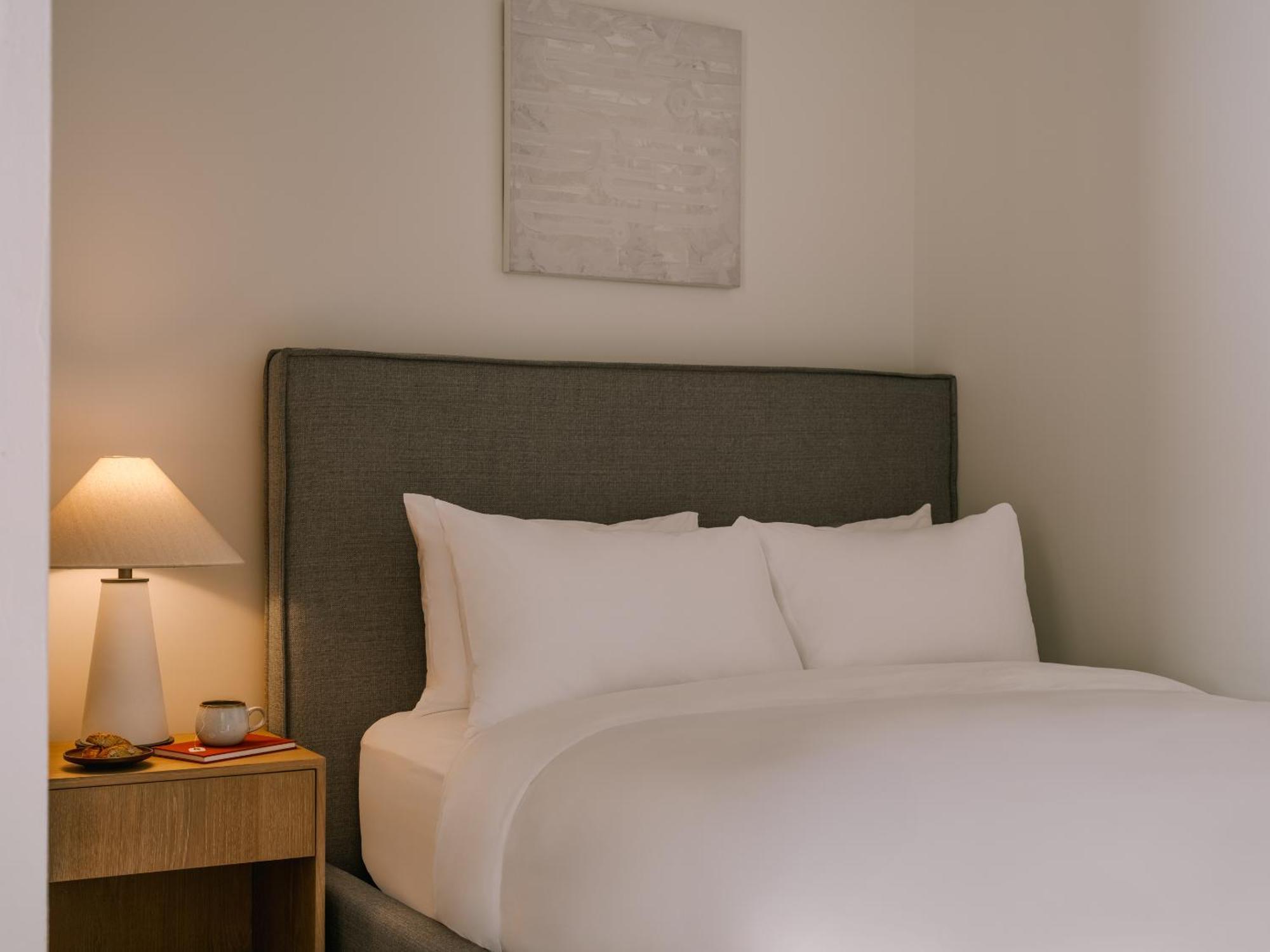 Sonder Apollon Aparthotel 4*