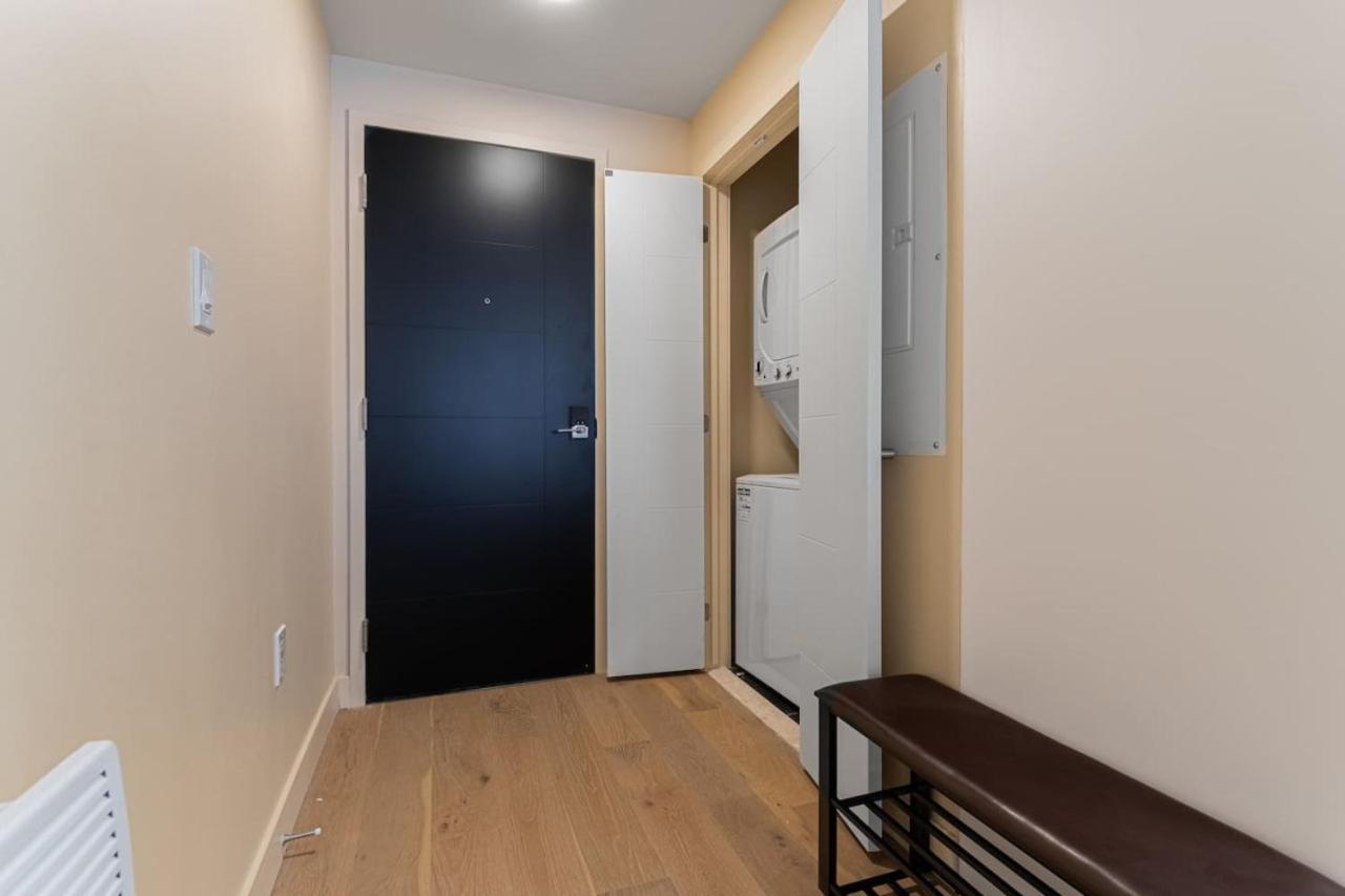 2br Downtown With Balcony * Montreal