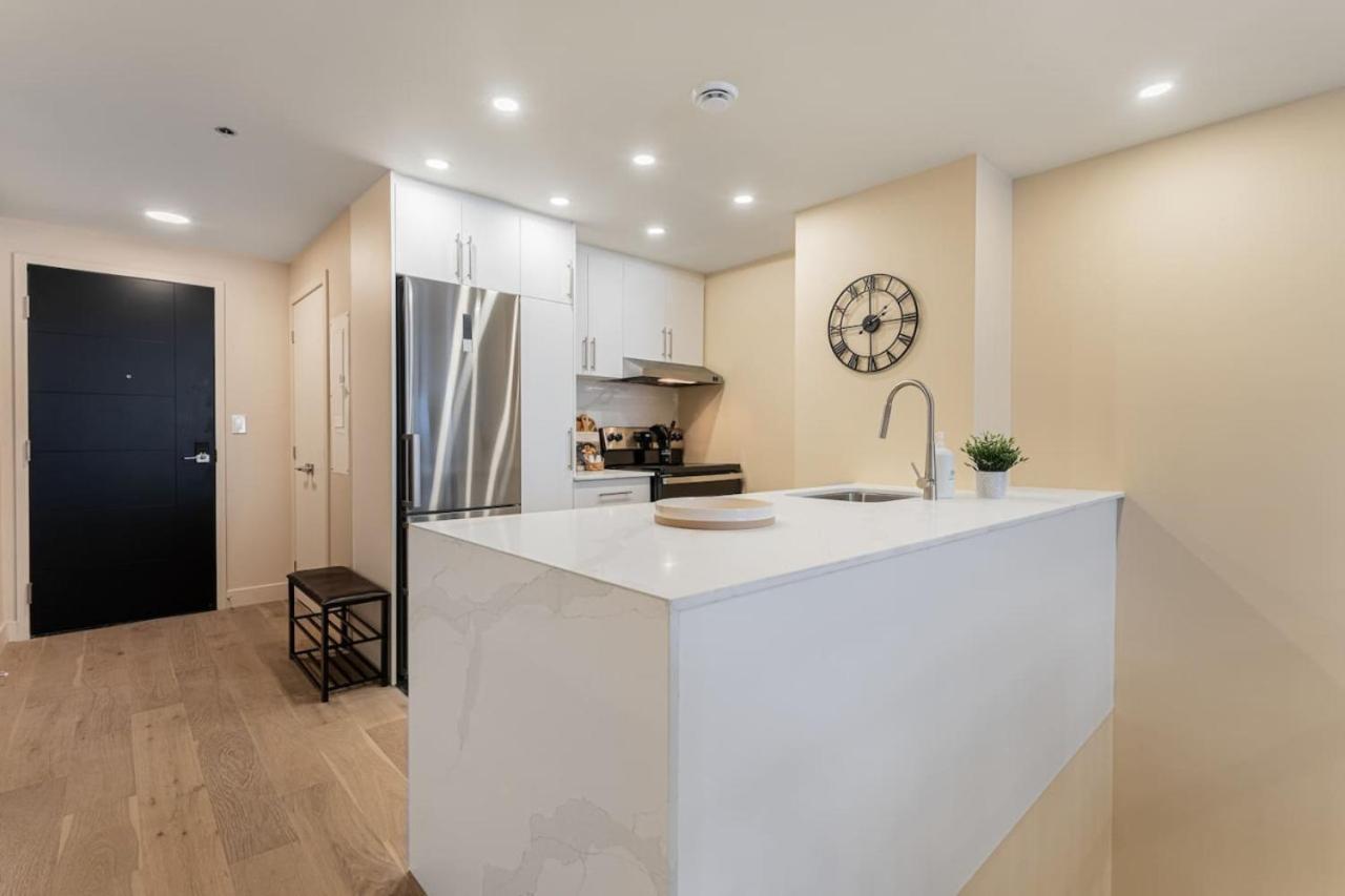 2br Downtown With Balcony *