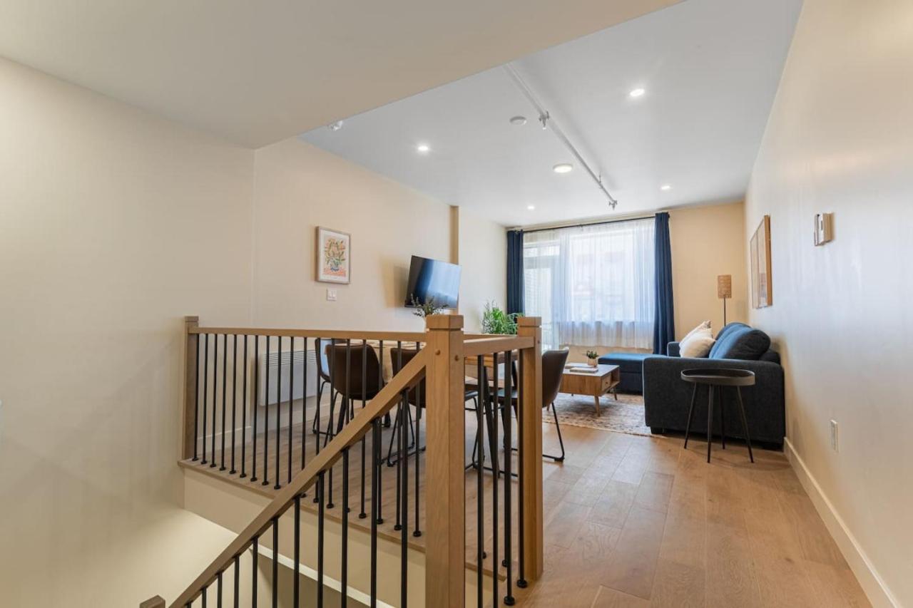 2br Downtown With Balcony Apartment
