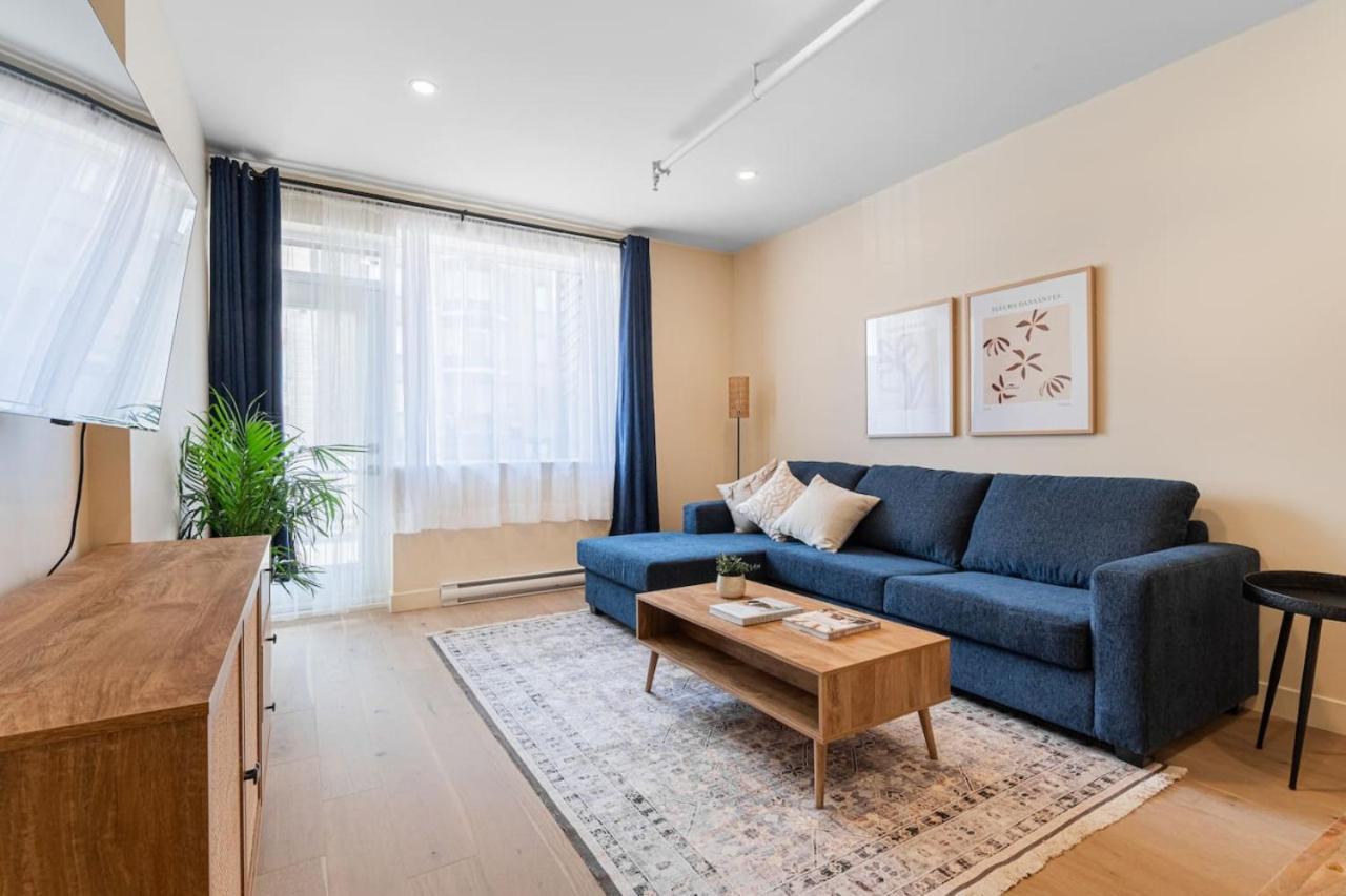 2br Downtown With Balcony *