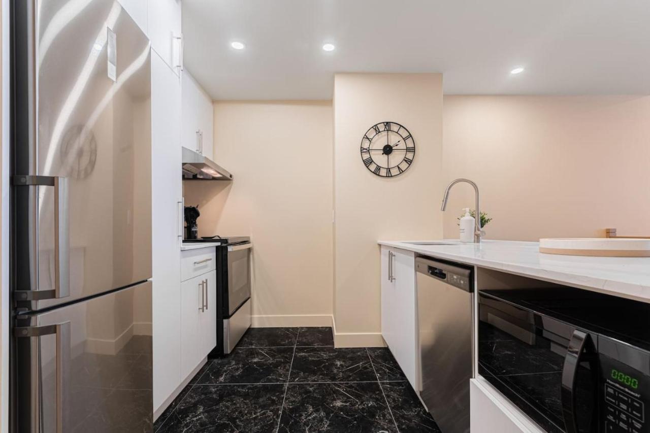 2br Downtown With Balcony Apartment