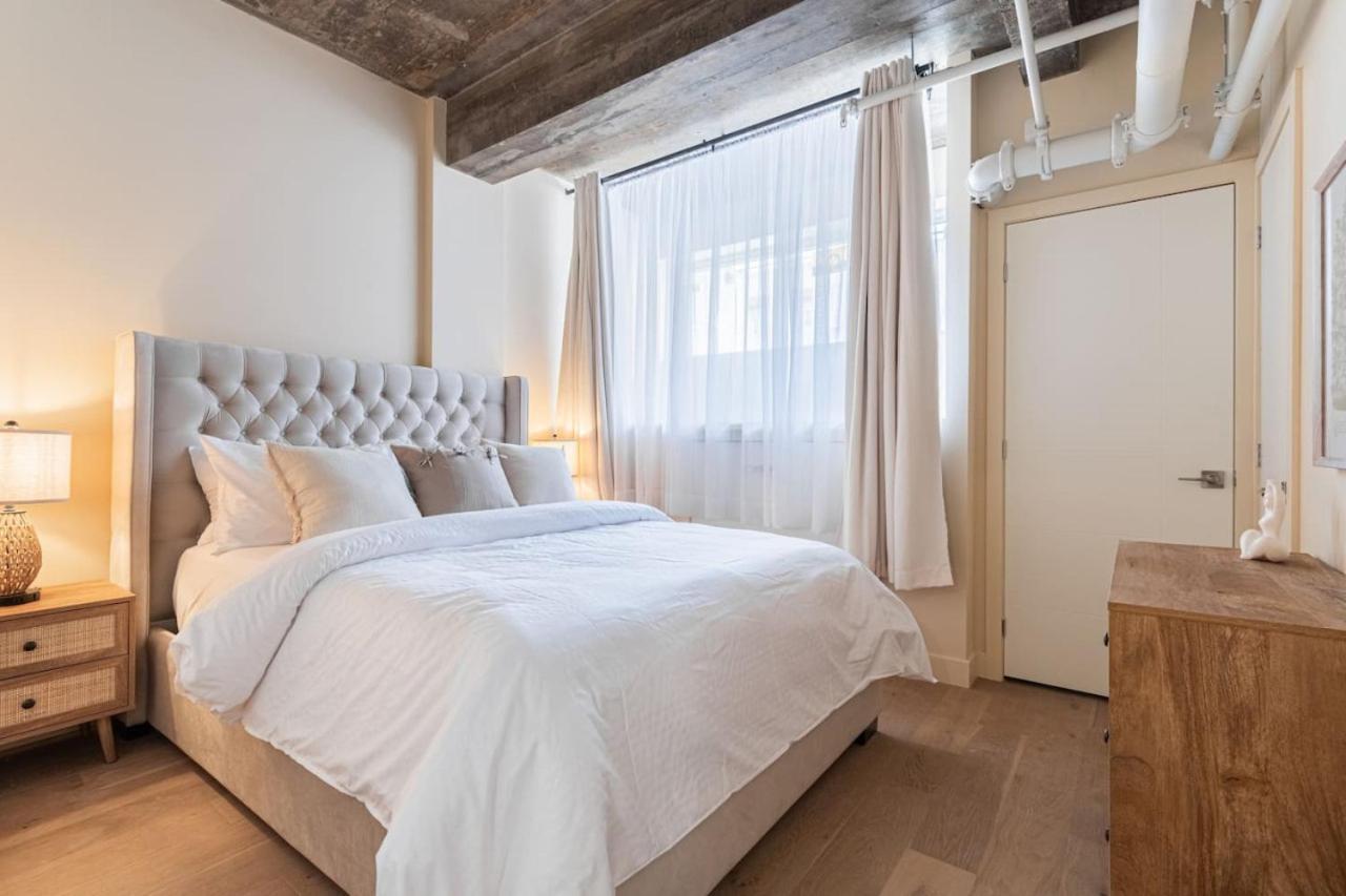 2br Downtown With Balcony Apartment