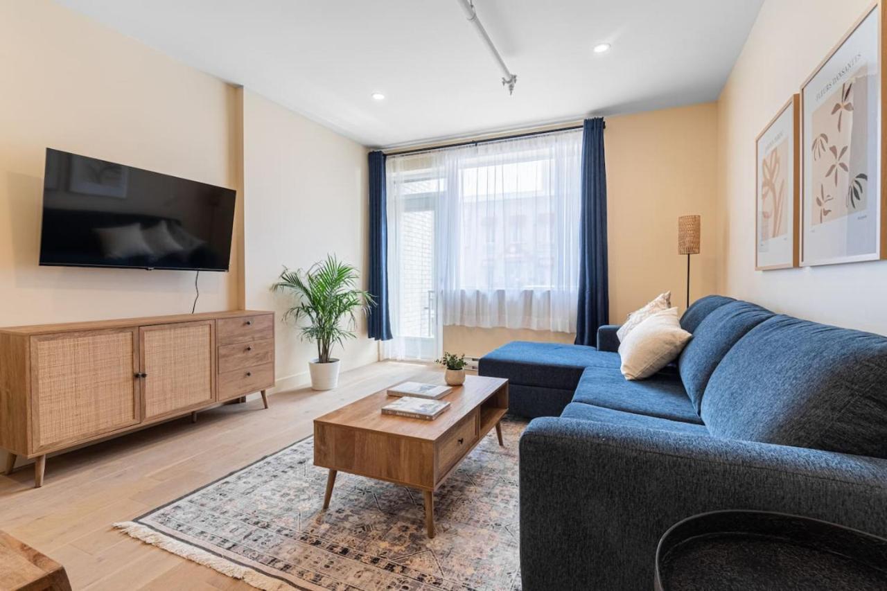 2br Downtown With Balcony Apartment *