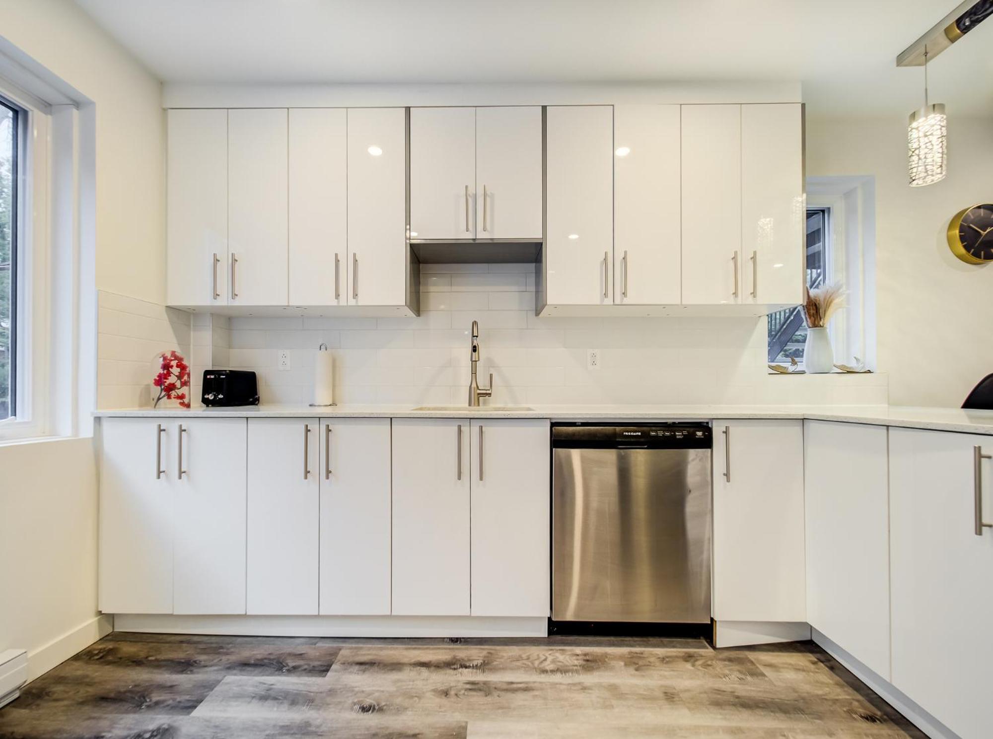 Ndg Spacious 4-br In The Heart Of * Montreal