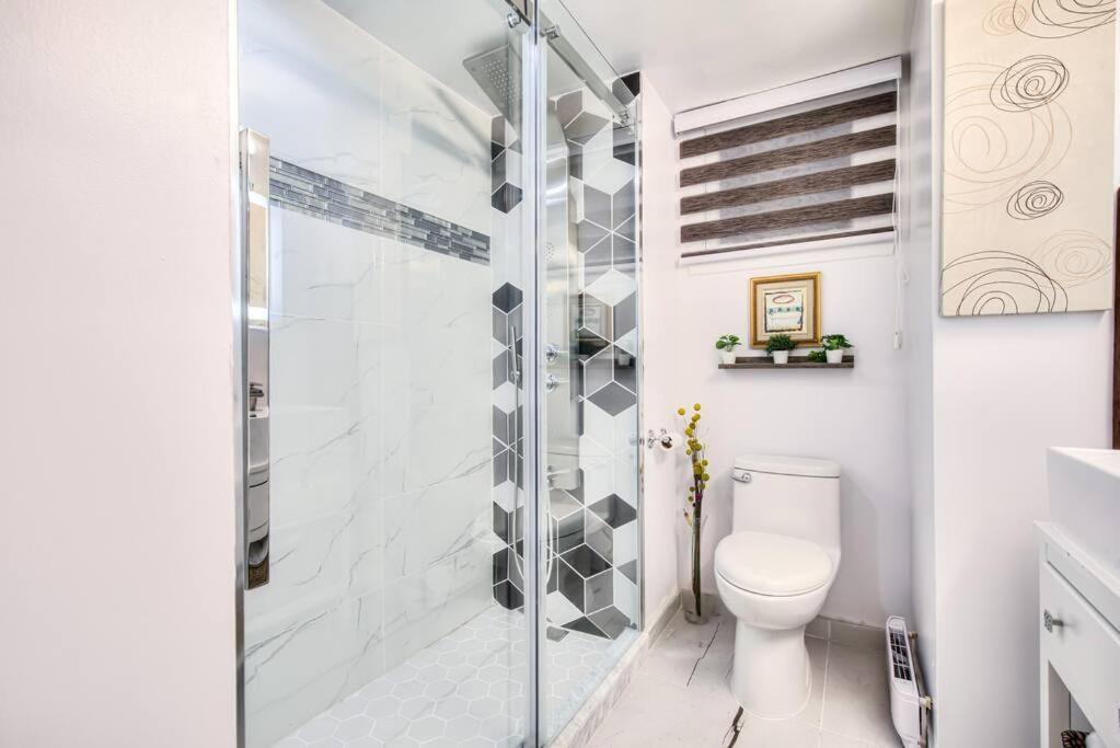 Apartment Luxury 4br Duplex Apartment, Free Parking Montreal