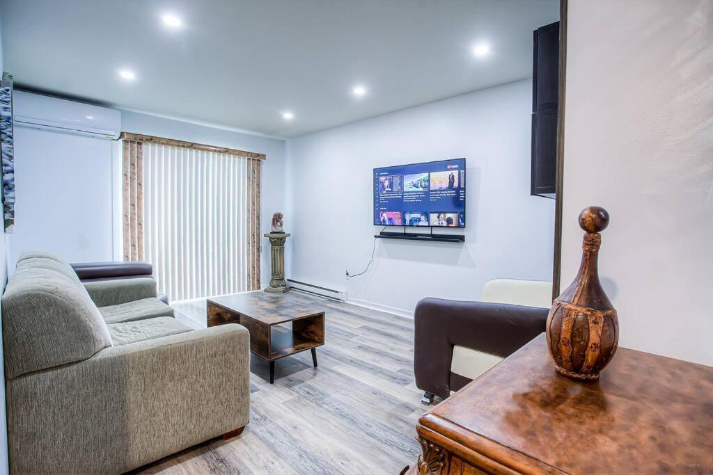 Apartment Luxury 4br Duplex Apartment, Free Parking Montreal
