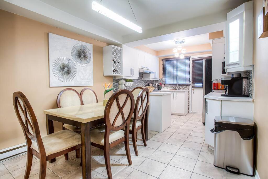 Luxury 4br Duplex Apartment, Free Parking * Montreal