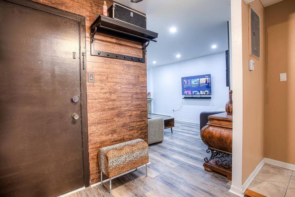 Luxury 4br Duplex Apartment, Free Parking Montreal
