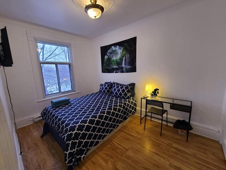 Private Parking Metro Rosemont Full Kitchen