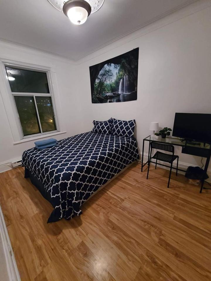 Private Parking Metro Rosemont Full Kitchen Homestay Montreal