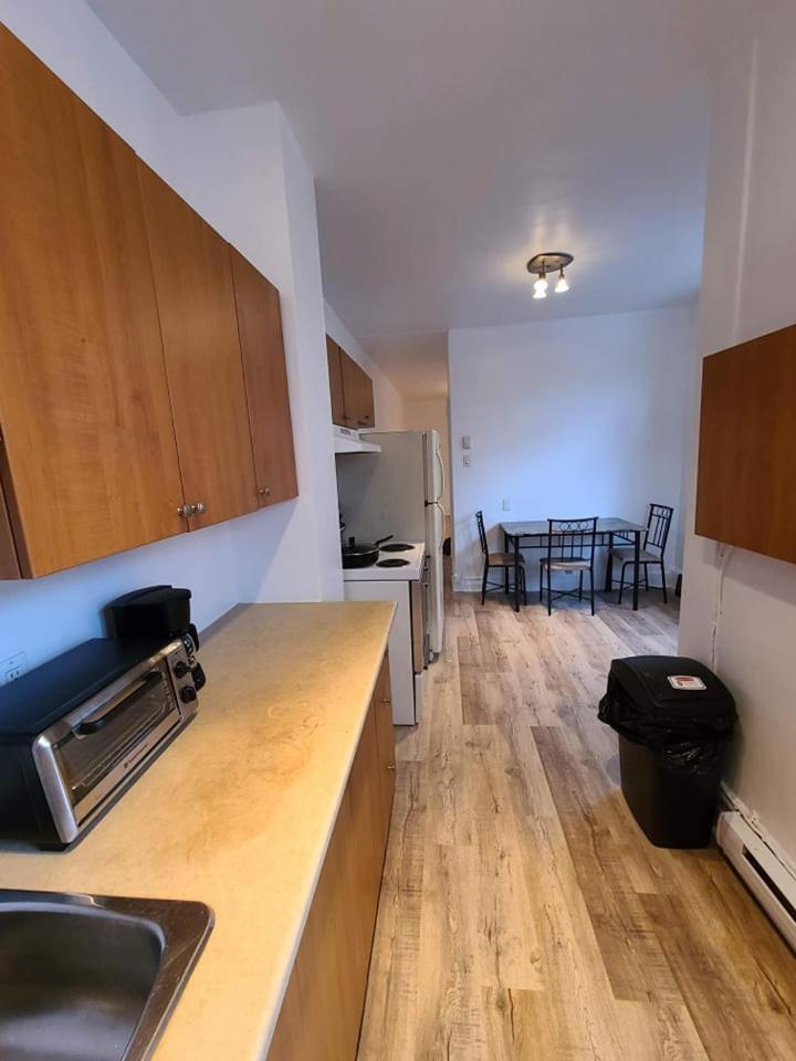 Private Parking Metro Rosemont Full Kitchen * Montreal