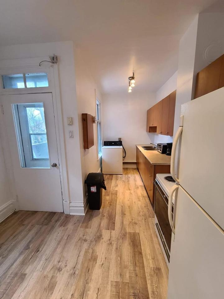 Private Parking Metro Rosemont Full Kitchen * Montreal
