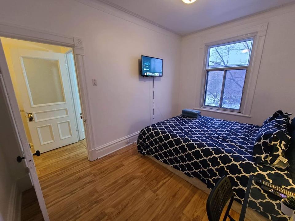 Homestay Private Parking Metro Rosemont Full Kitchen *