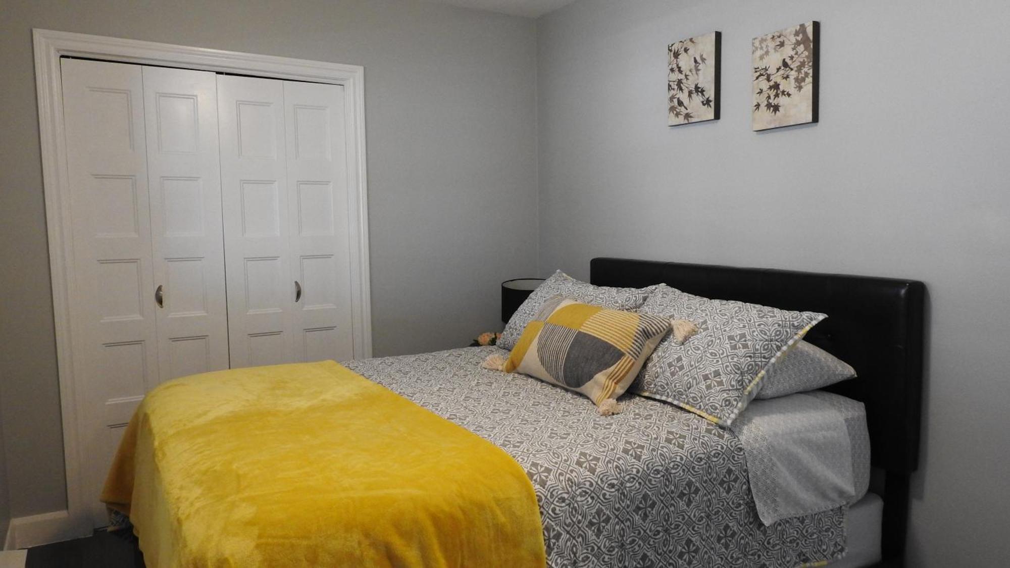 Feels Like A ,away From ! Apartment Montreal