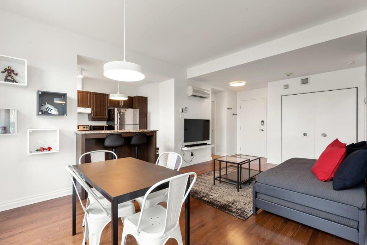 Apartment M11 The Lego 2brsofabed In Prime Location Montreal