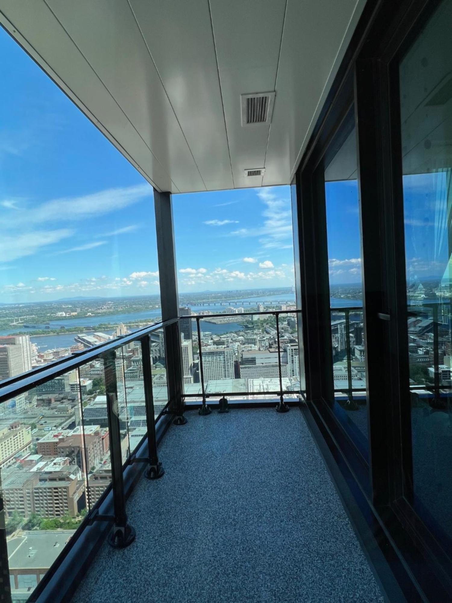 Sky Bridge Spectacular Apartment Montreal