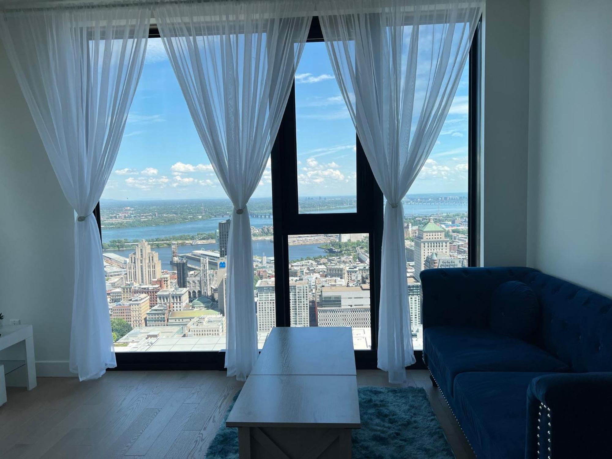 Apartment Sky Bridge Spectacular Montreal