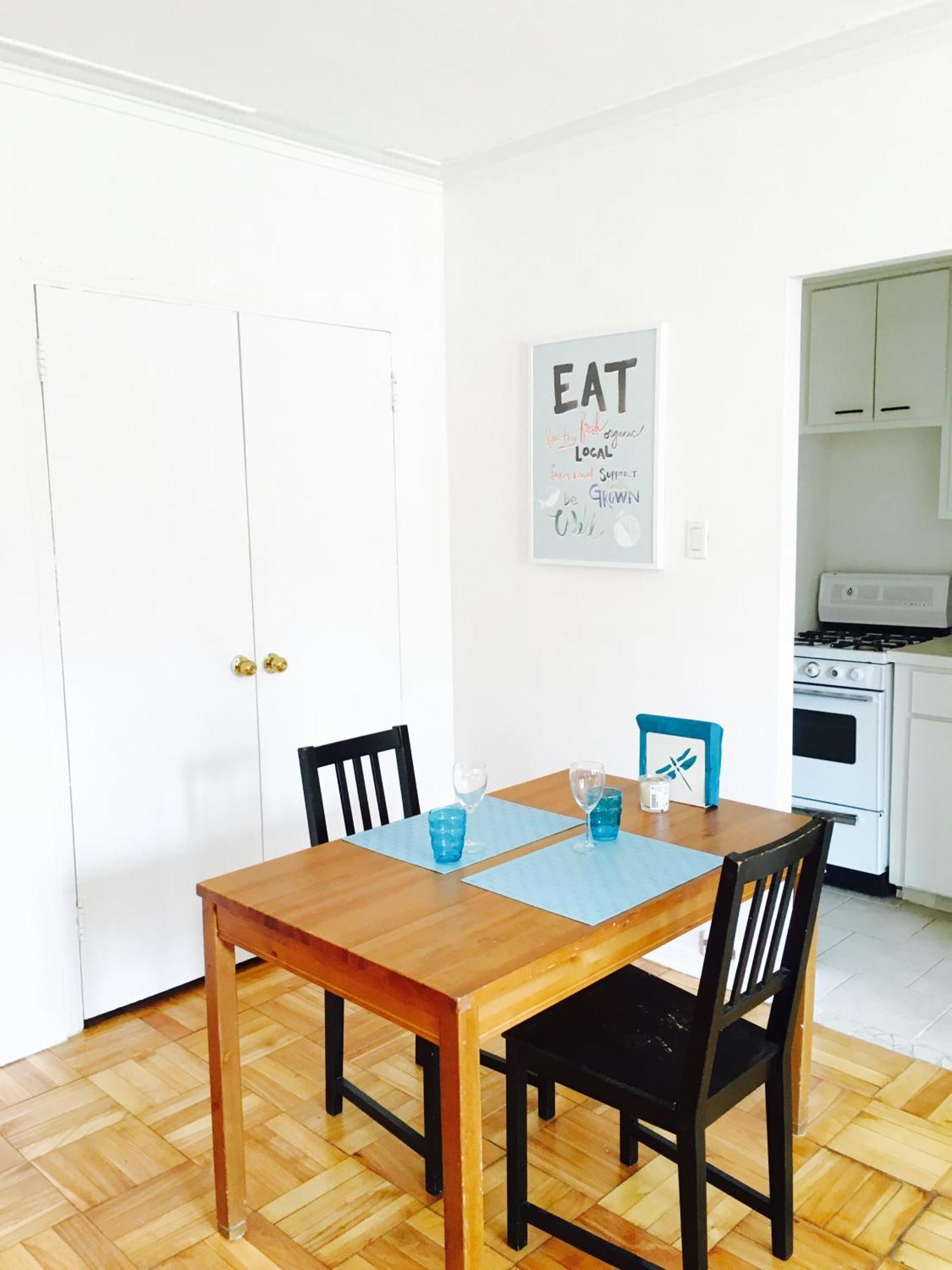 Stylish Comfortable In The Golden Square Mile Apartment Montreal