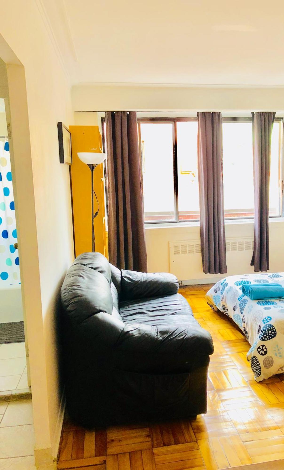 Stylish Comfortable In The Golden Square Mile Apartment