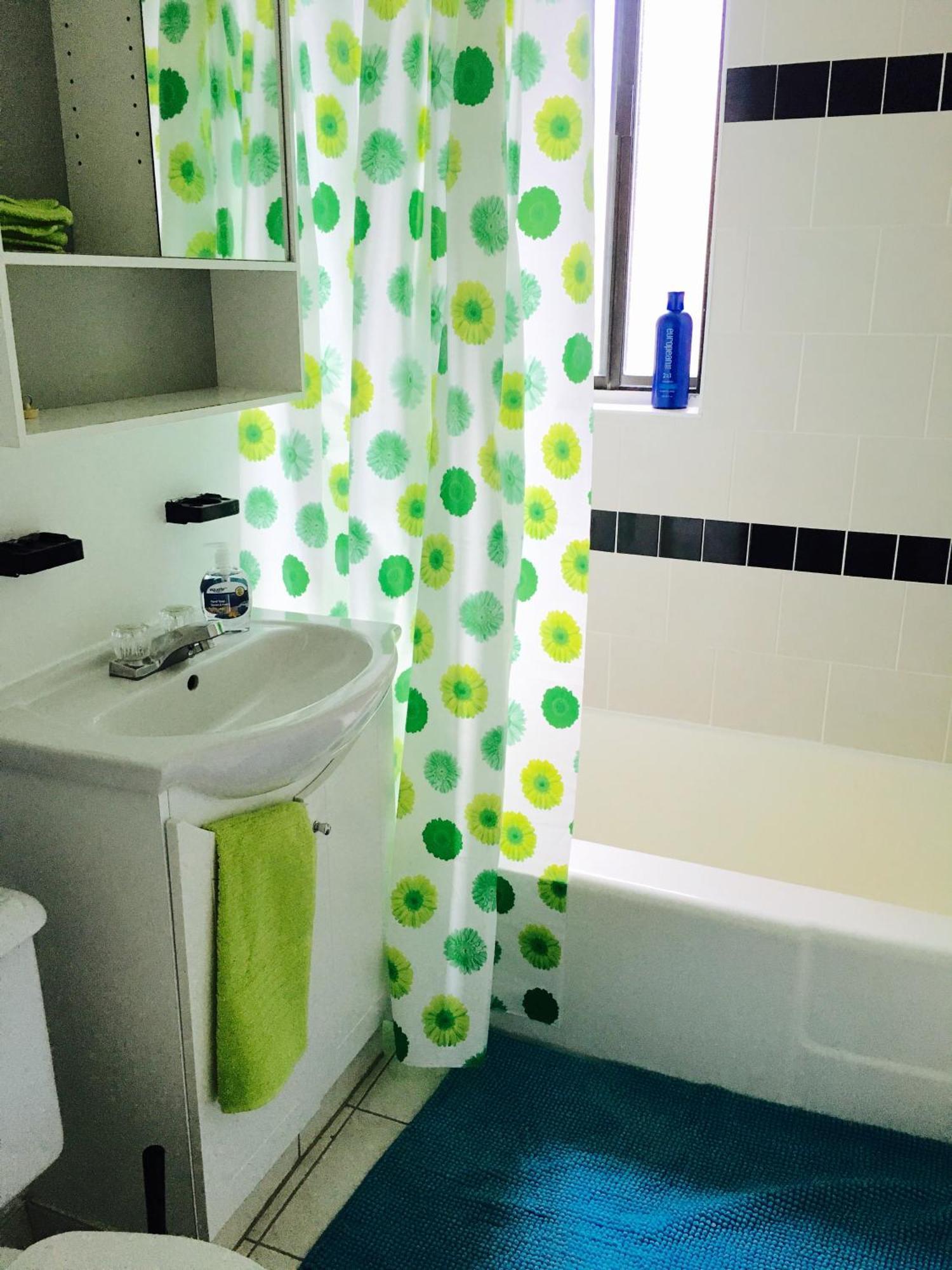 Stylish Comfortable In The Golden Square Mile Apartment *