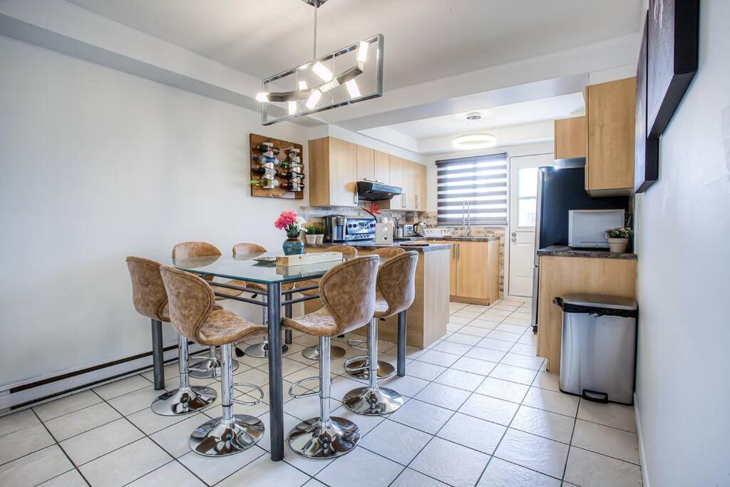 Magnificent 3bd Apartment,9 Min To Subway * Montreal