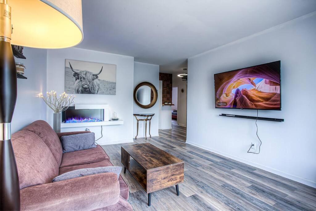 Magnificent 3bd Apartment,9 Min To Subway Montreal