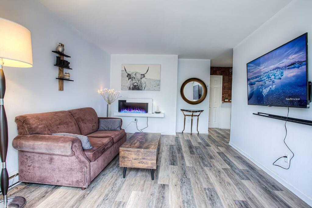 Magnificent 3bd Apartment,9 Min To Subway * Montreal