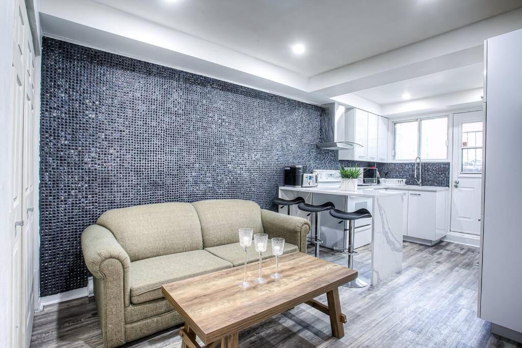 Luxury 1br Apartment, Free Parking Apartment Montreal