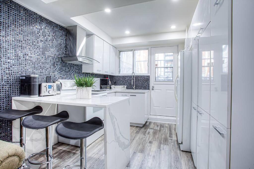 Luxury 1br Apartment, Free Parking Montreal