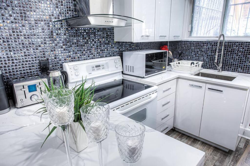 Luxury 1br Apartment, Free Parking Apartment