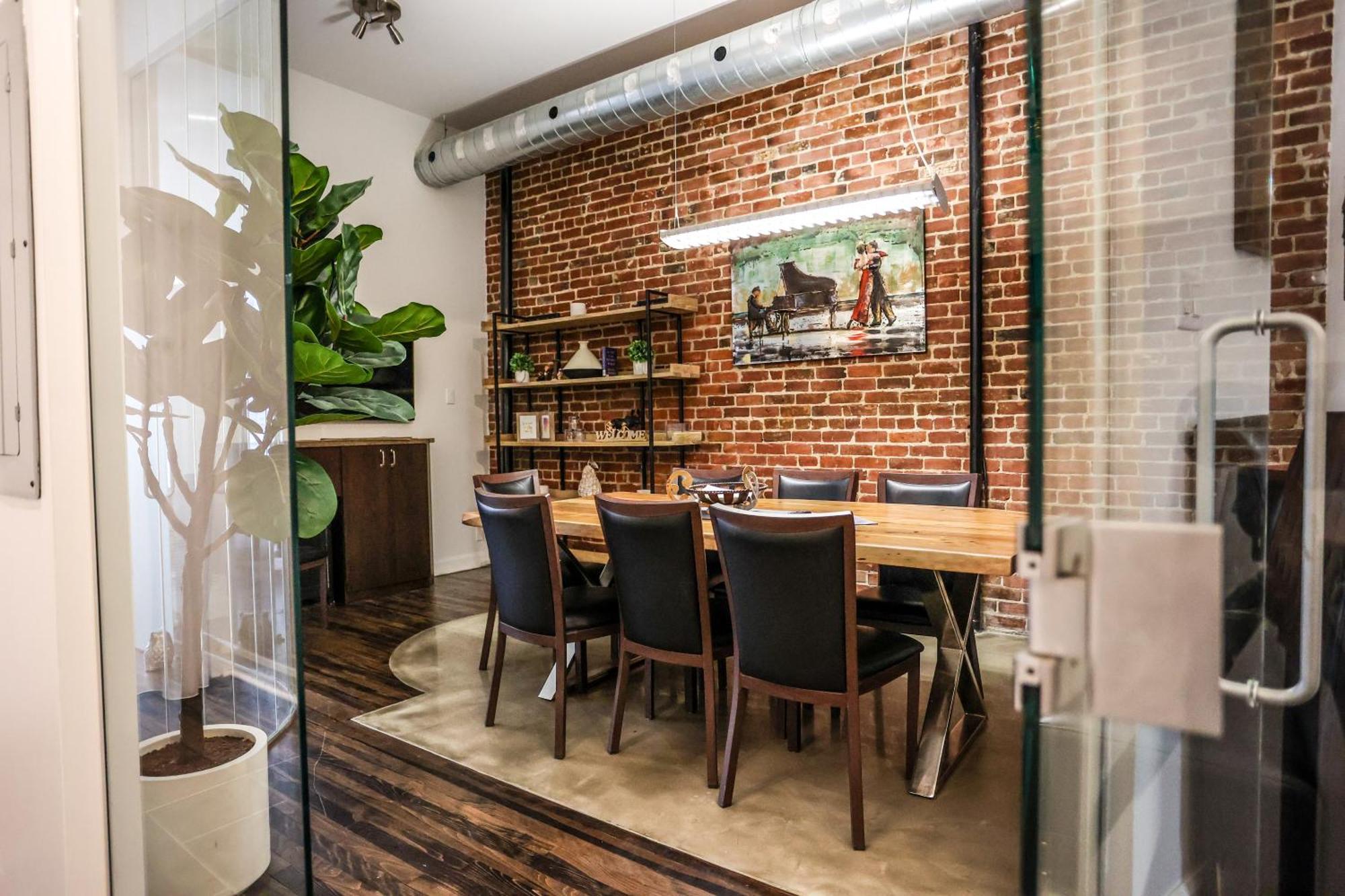 Elegant 3 Bedroom In Old Port - 201