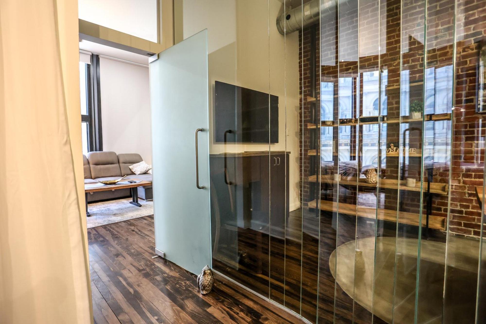 Elegant 3 Bedroom In Old Port - 201 Montreal