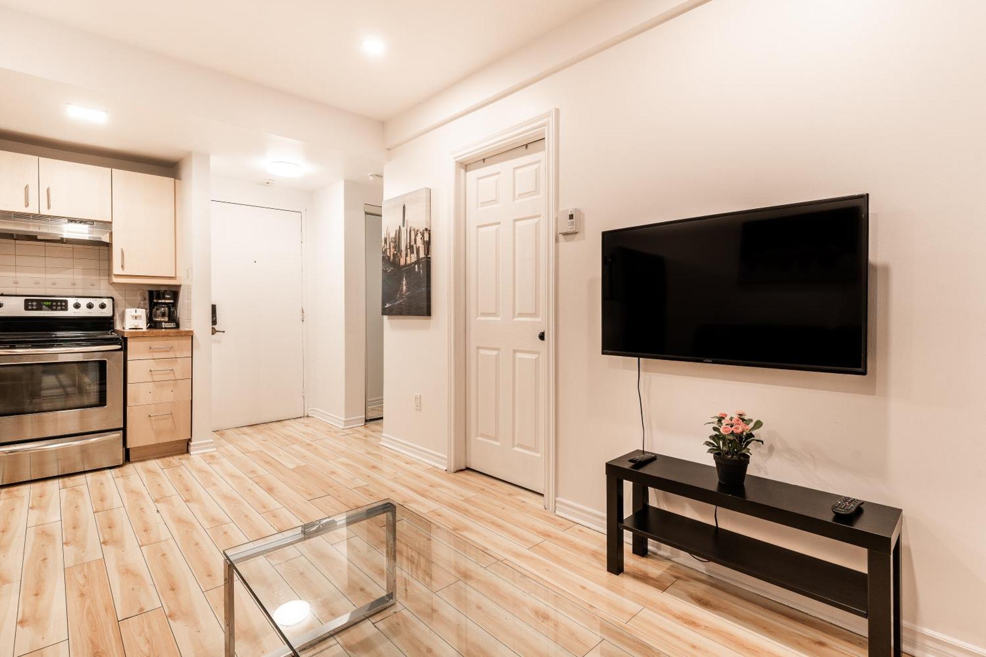 Cozy 1 Bedroom - 107 Apartment Montreal