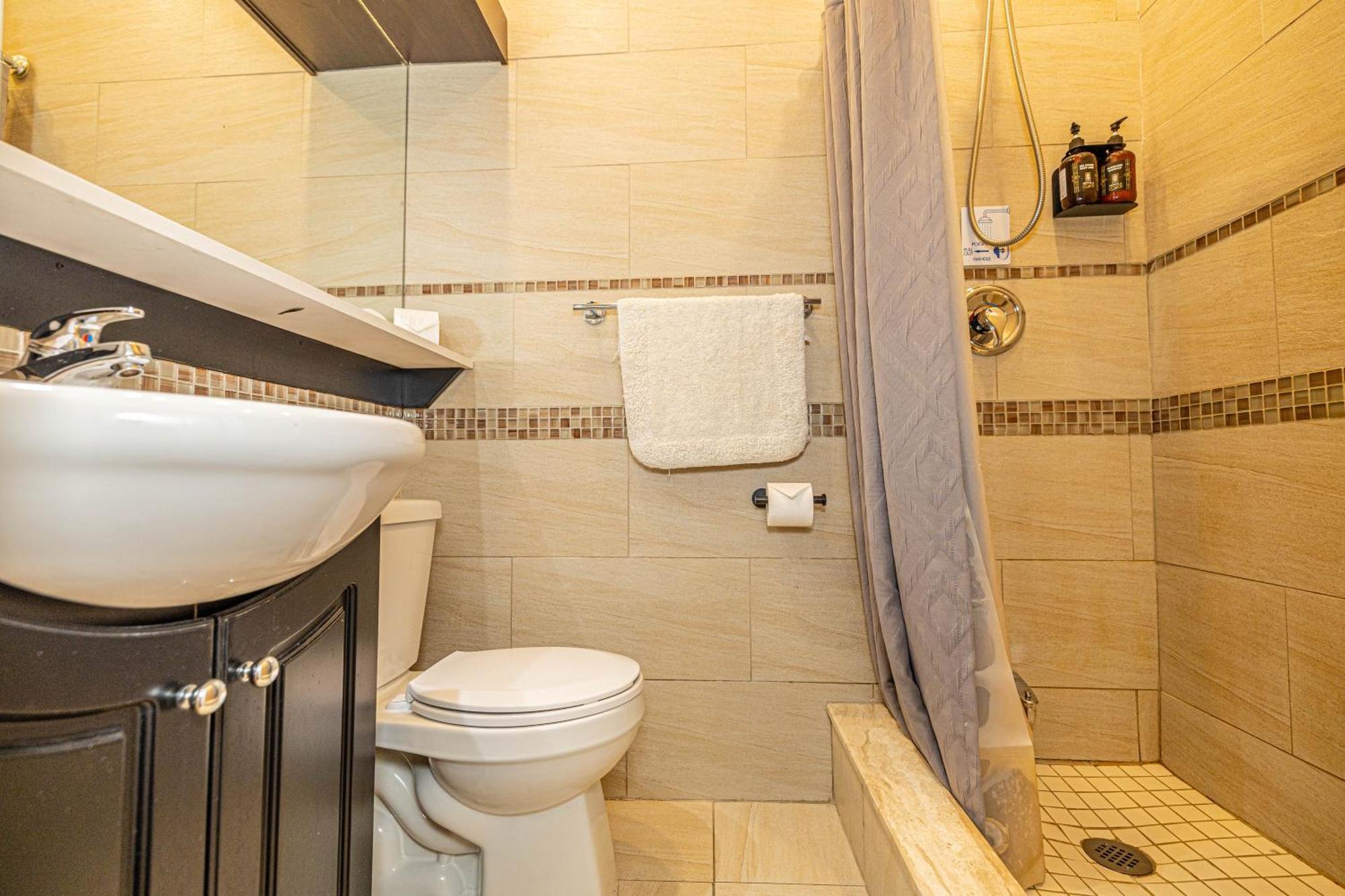 Hotel Le Coach Montreal
