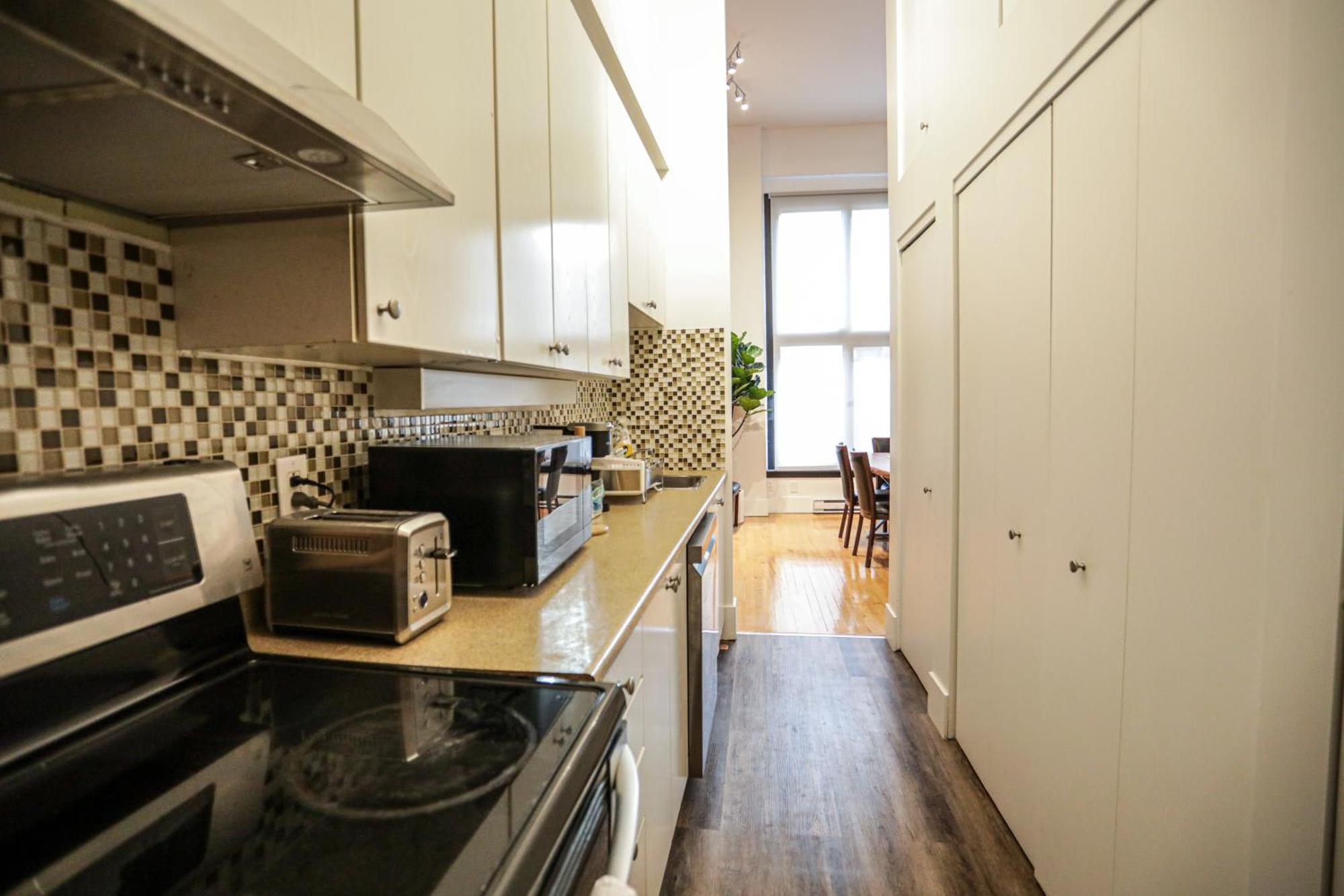 Apartment Elegant 1 Bedroom In Old Port - 202 *