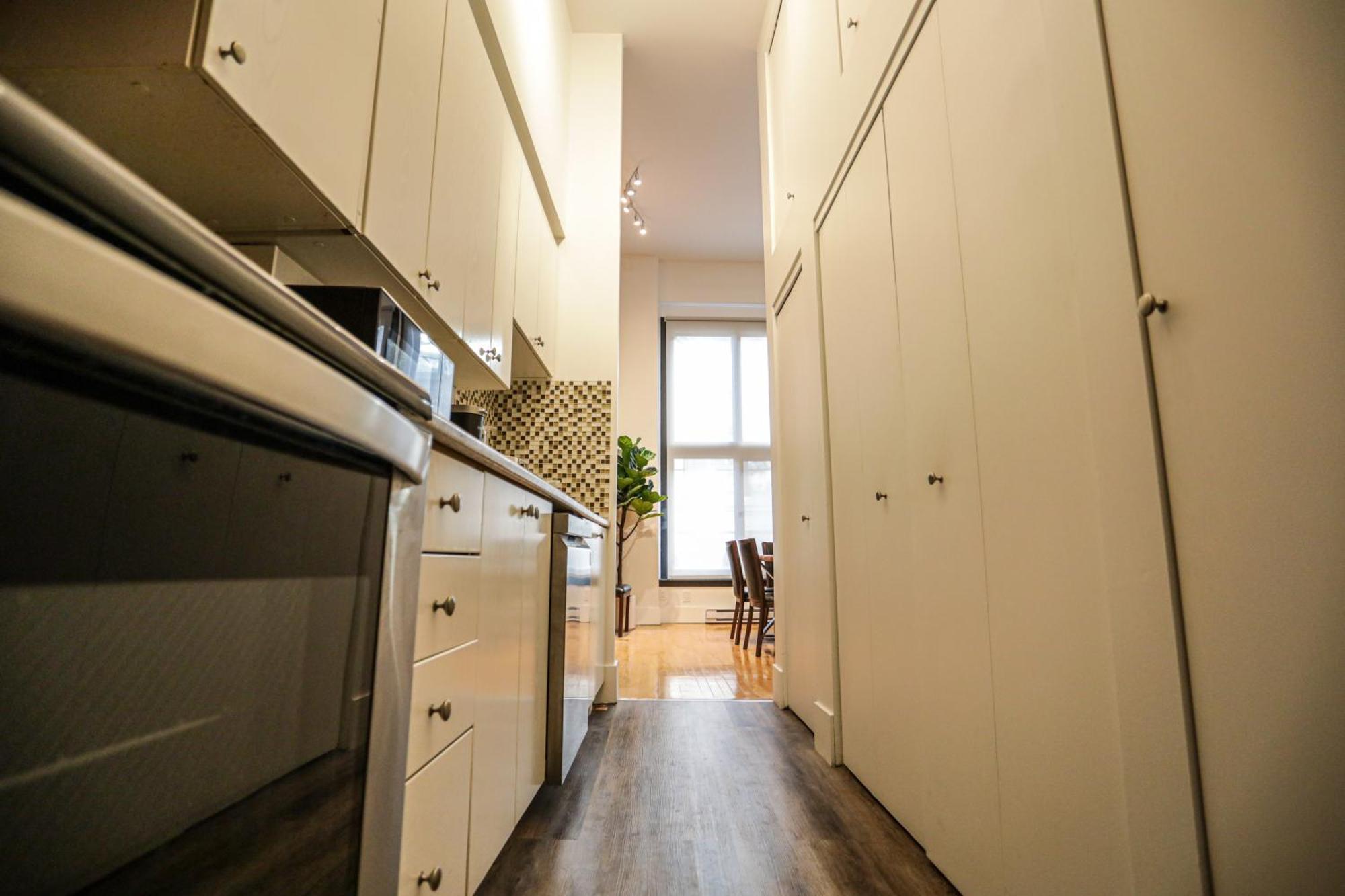 Apartment Elegant 1 Bedroom In Old Port - 202 *