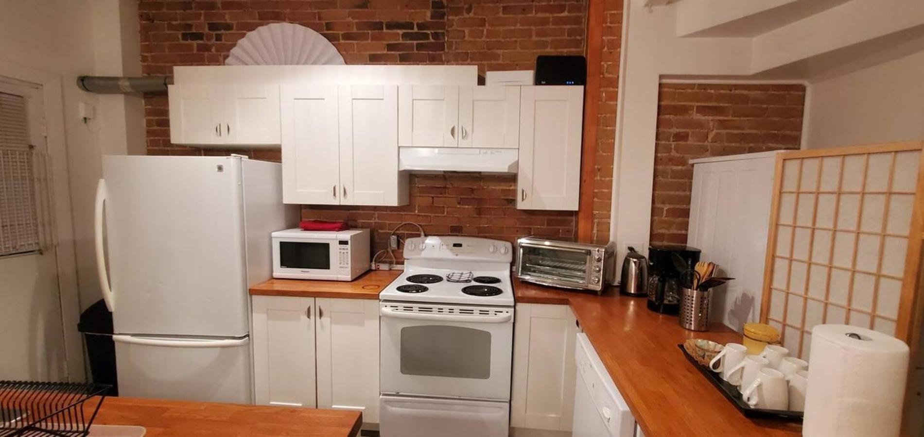 Perfect For Groups Big Livingroom 2 Backyard 3br *