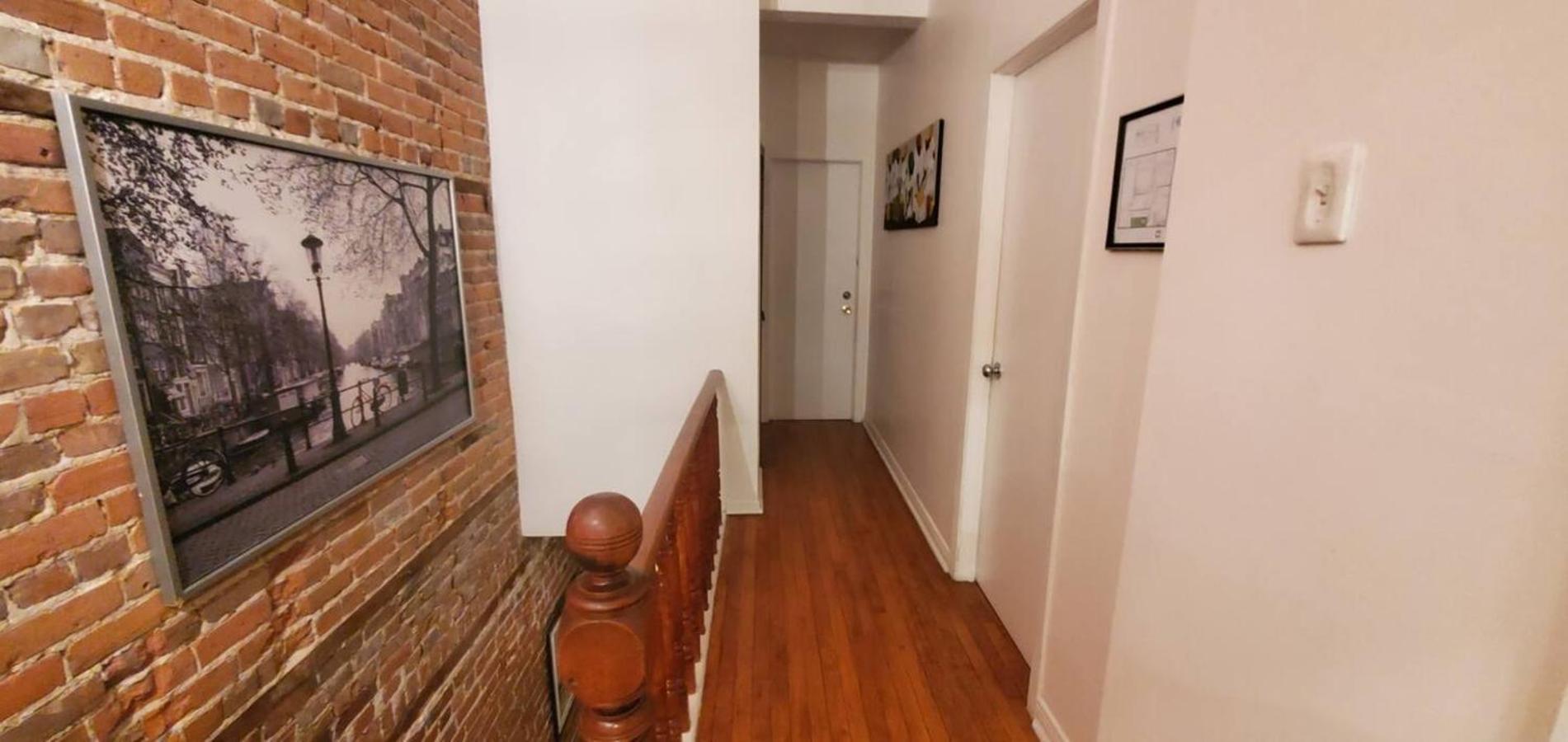 Perfect For Groups Big Livingroom 2 Backyard 3br Holiday home Montreal