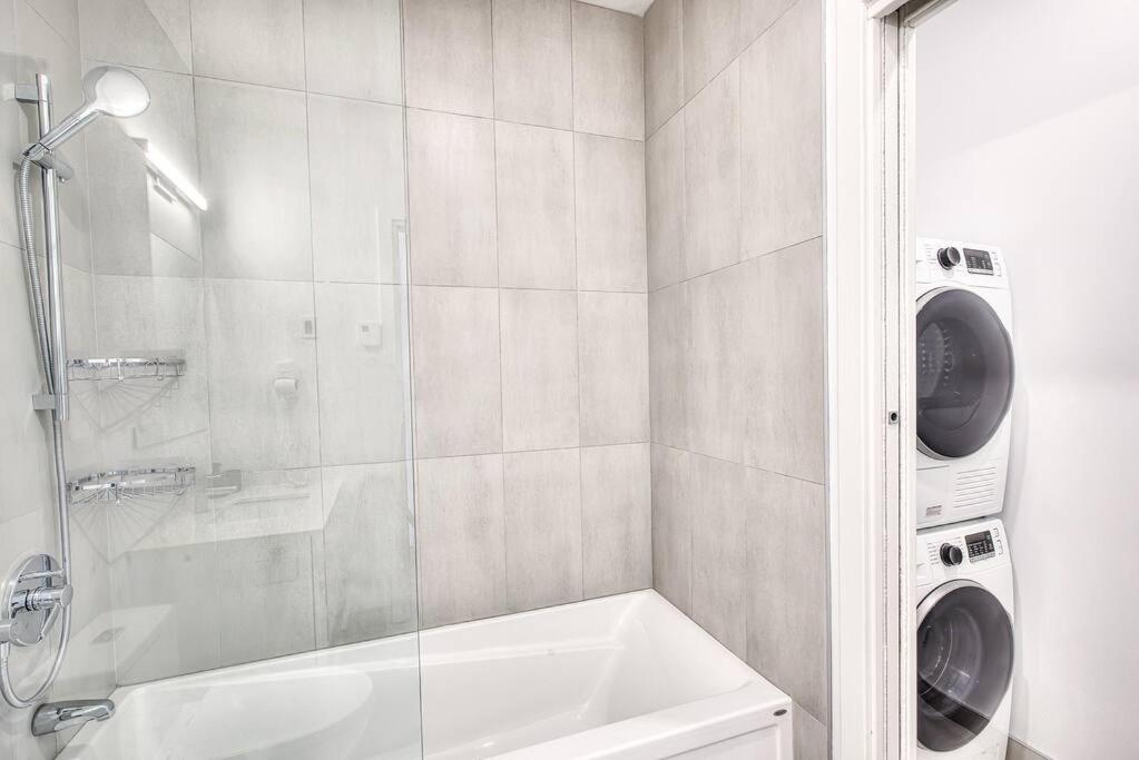 Beautiful & New! Renovated For Your Style Comfort Apartment
