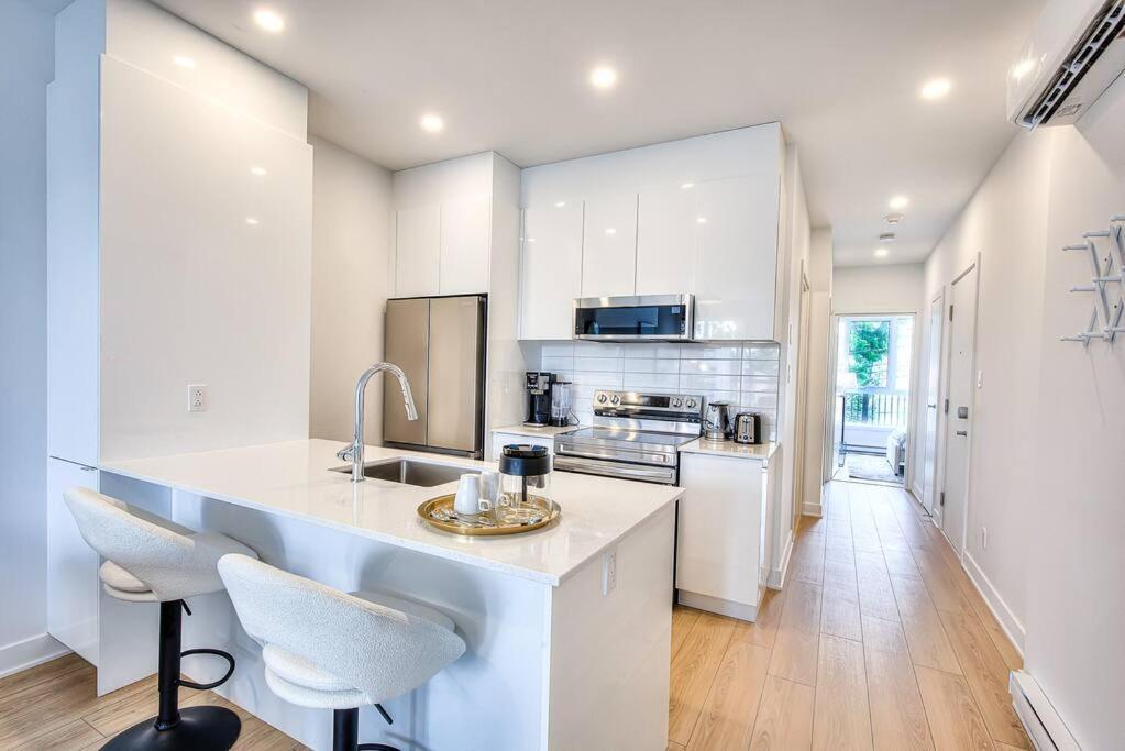 Apartment Beautiful & New! Renovated For Your Style Comfort Montreal