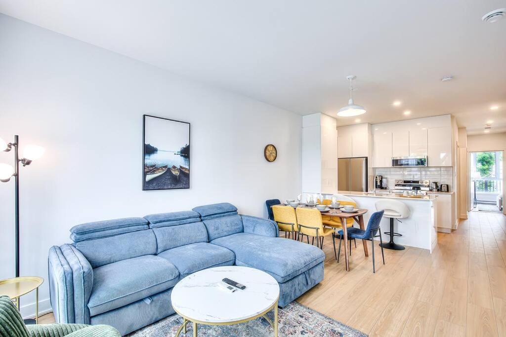 Beautiful & New! Renovated For Your Style Comfort Apartment