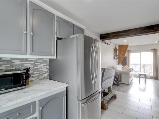 Cozy Shared In Area Montreal