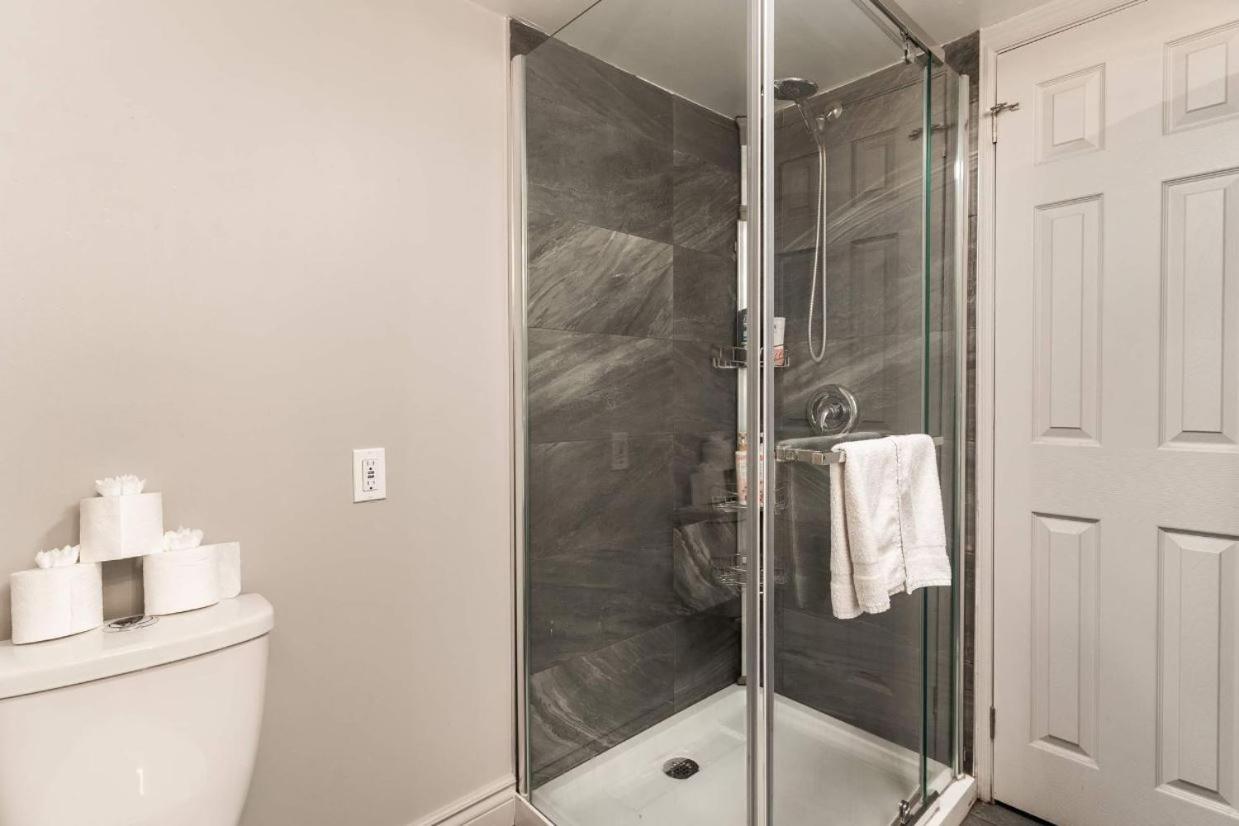 Apartment 2 Bedroom In Montreal