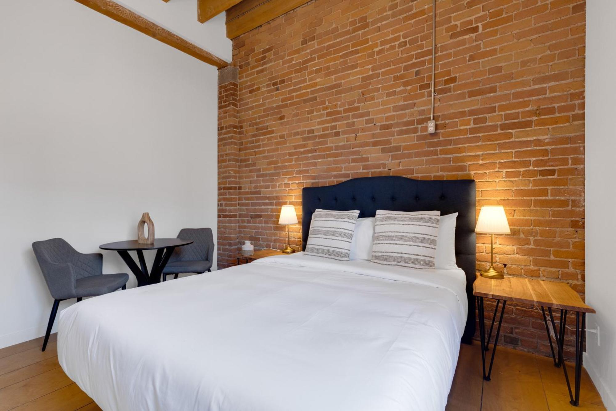 Hostel The Little Rooms-old Montreal