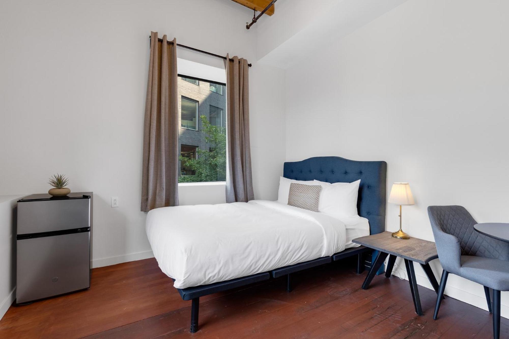 The Little Rooms-old Hostel Montreal