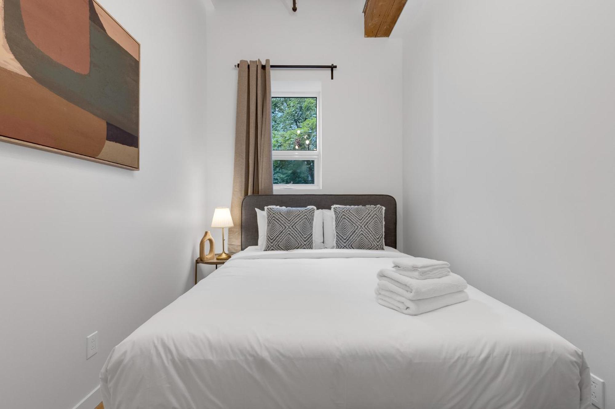The Little Rooms-old Hostel Montreal